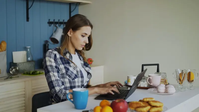Eating on the Clock: Aligning Meals with Your Remote Work Rhythm