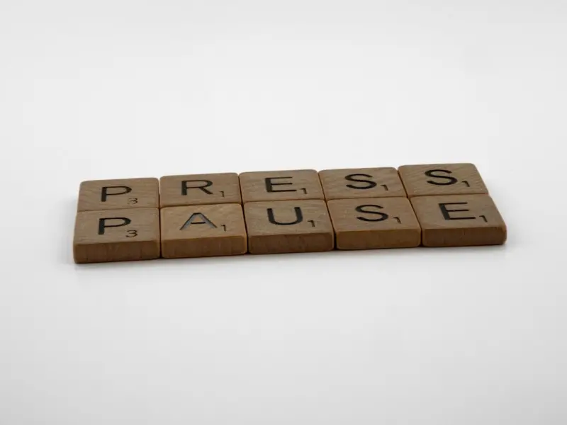 Micro‑Moments: Why Short, Intentional Pauses Are the New Health Super‑Power for Knowledge Workers