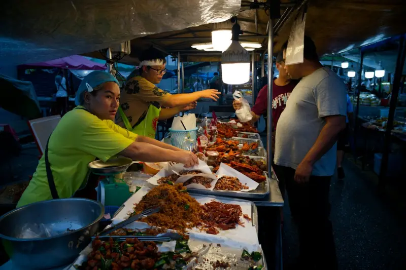 Flavor Trails: Mapping Local Cuisine on Your Travels