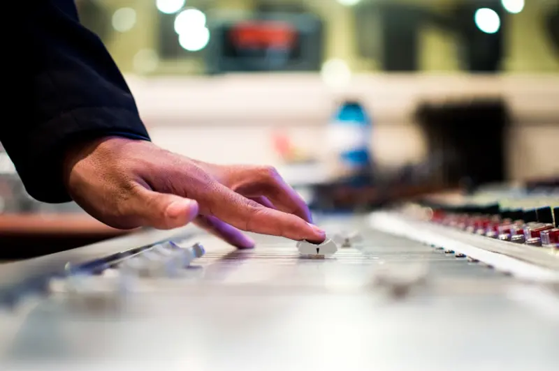 Scent, Sound, and Touch: How Sensory Marketing Redefines Brand Loyalty
