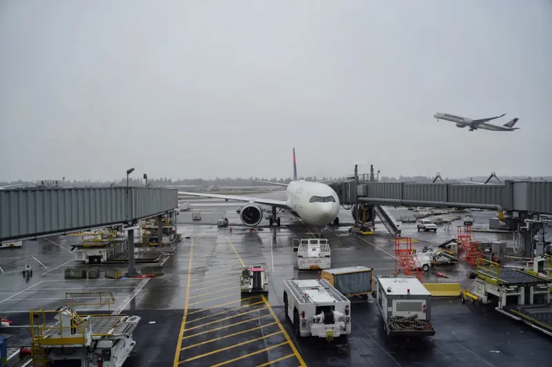 Airport Co‑Working: Turning Layovers into Power Hours
