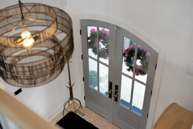 Revitalize Your Entryway: A Functional, Stylish Welcome Hub