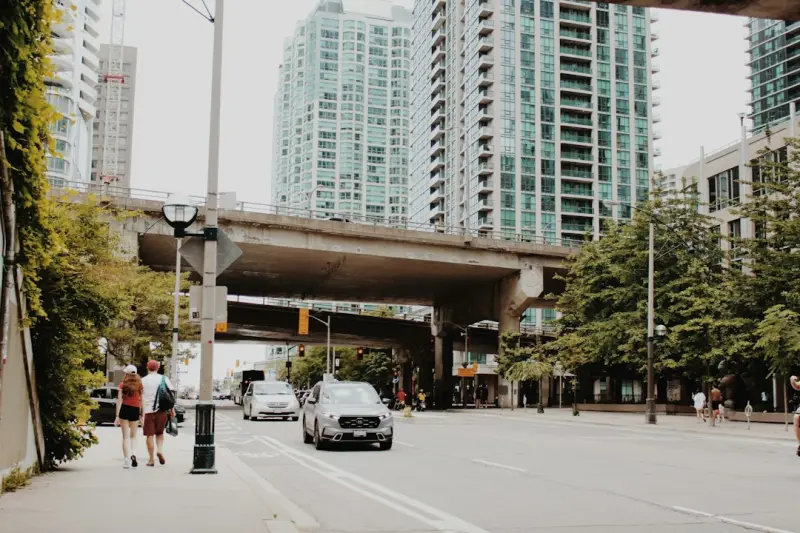 Nomadic Networking: Turning Transit Spaces into Business Accelerators